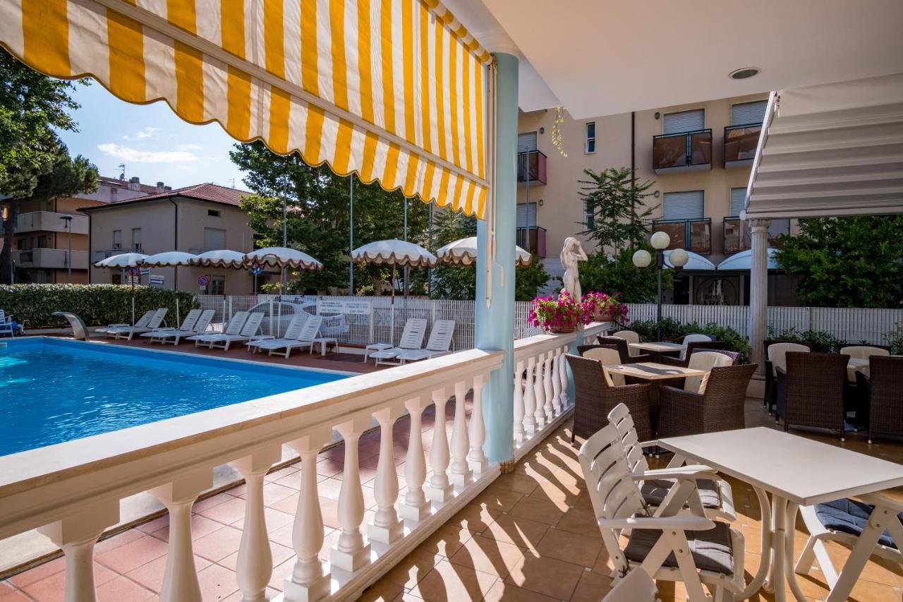 Hotel Villa Dei Fiori - Sul Mare Con Piscina Viserbella di Rimini Exterior foto
